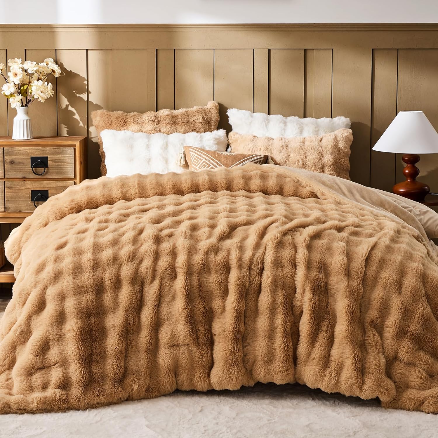 Luxurious Faux Rabbit Fur Queen Comforter Set for Cozy Nights