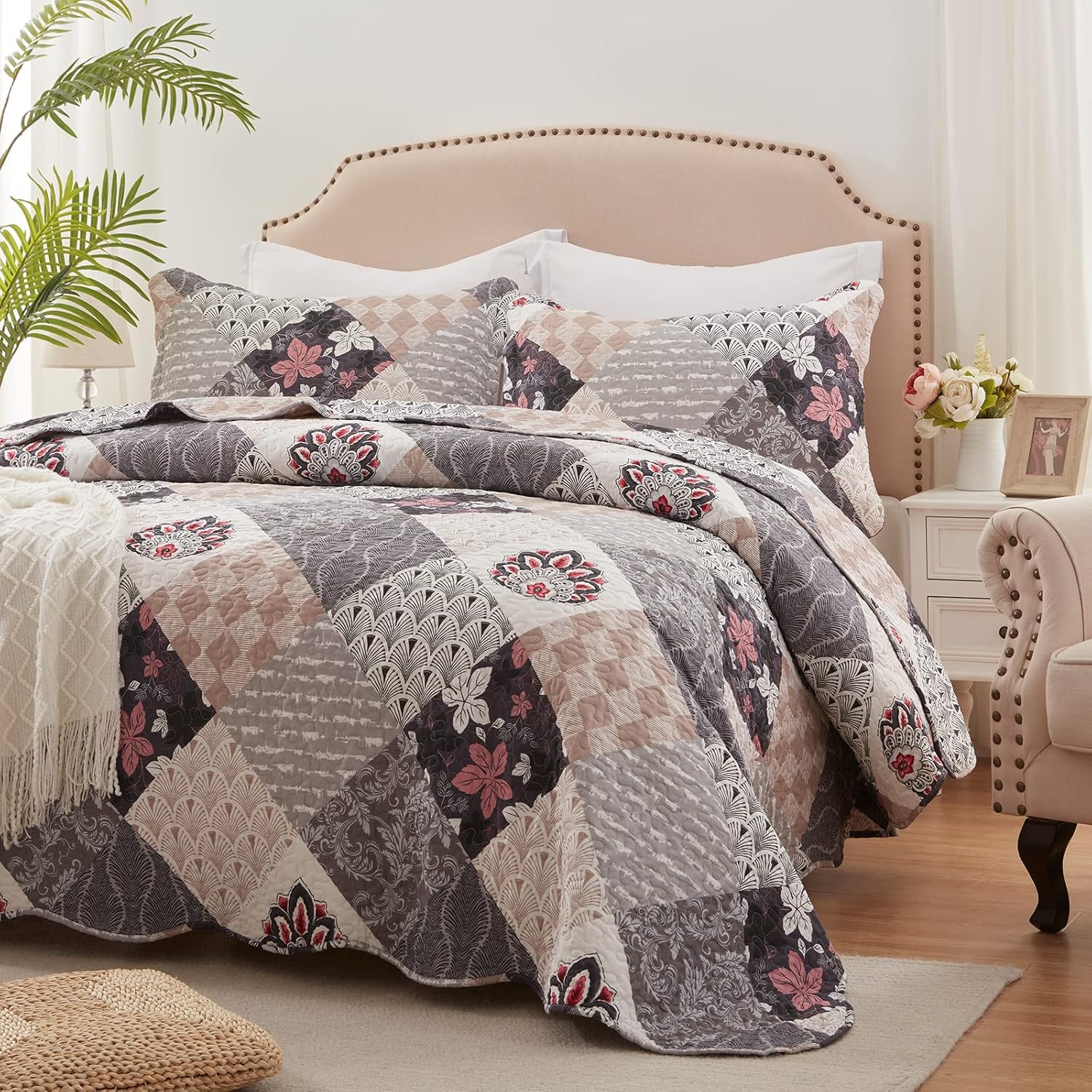 Full/Queen Size Quilt Set Lightweight Reversible Bedspread