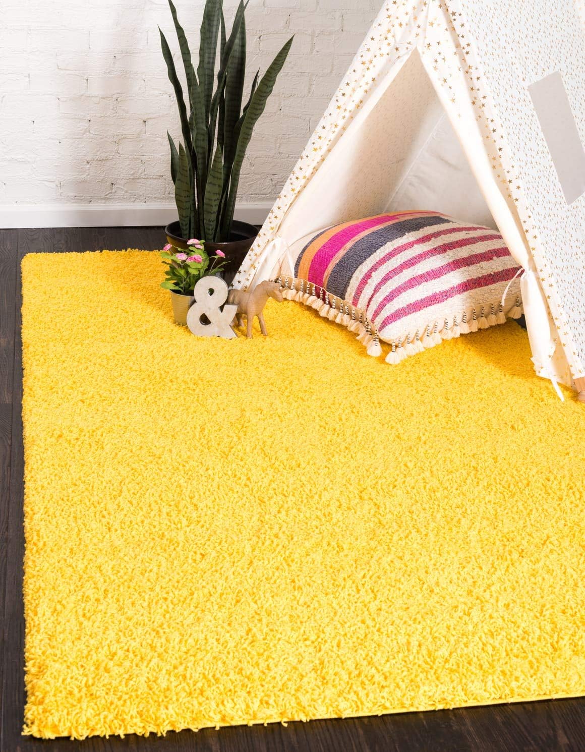 Unique Loom Solid Shag Collection Area Rug in Tuscan Sun Yellow