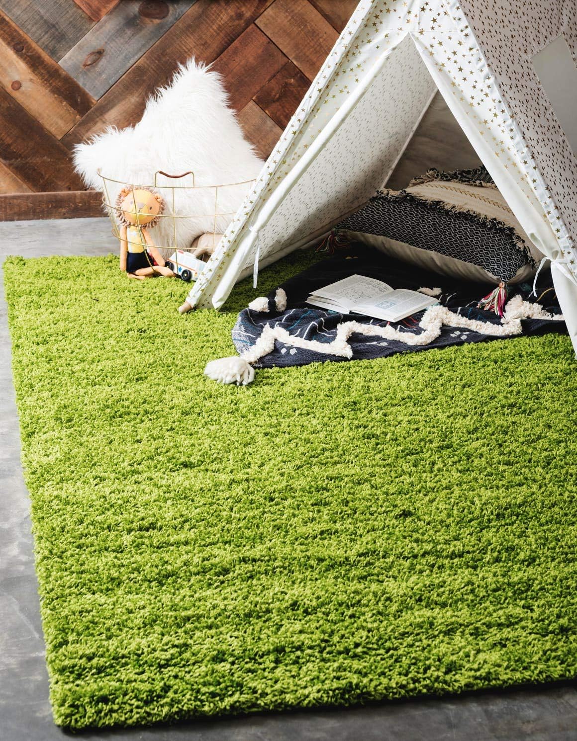 Unique Loom Solid Shag Collection Area Rug in Grass Green