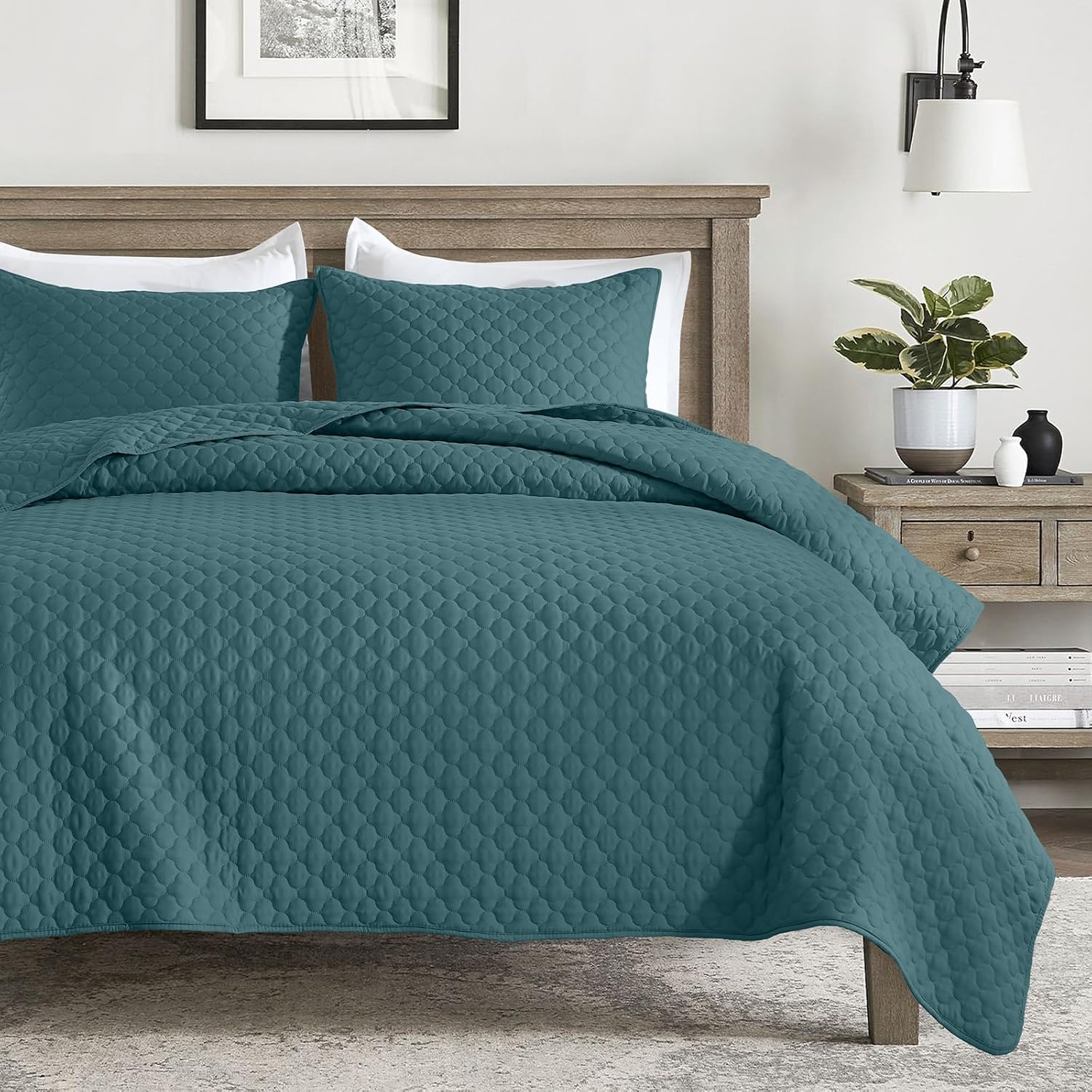 Lightweight Queen Size Teal Blue Quilt Set for Summer Comfort