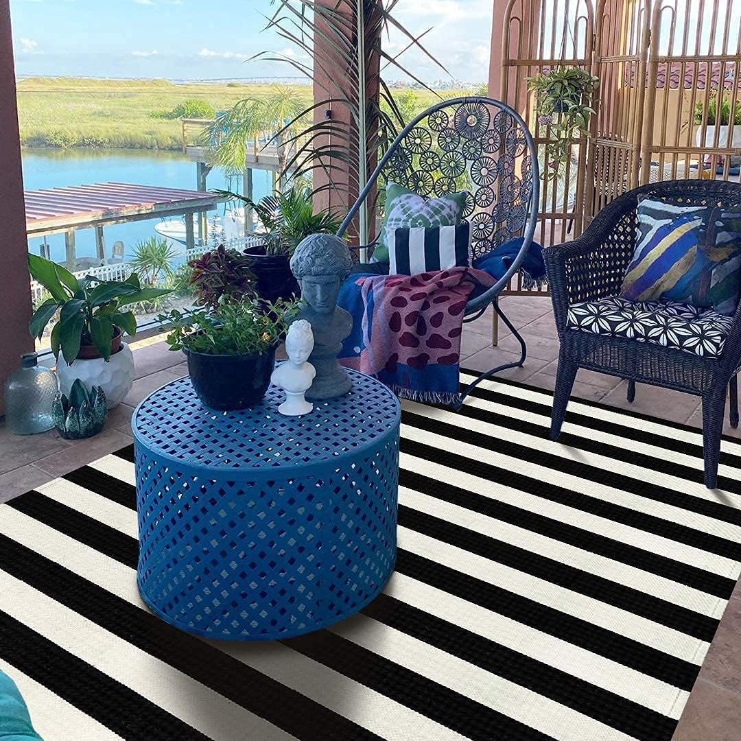 Seavish Black and White Rug for Stylish Outdoor and Indoor Use