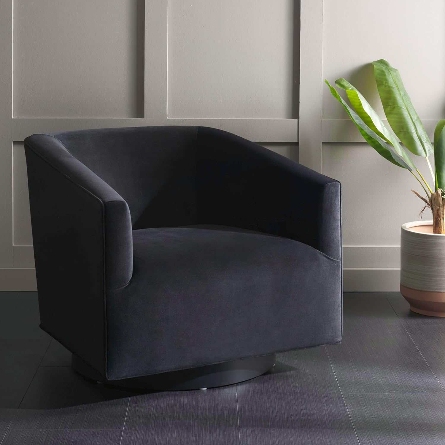 Safavieh Birdie Swivel Chair: Luxe Black Velvet