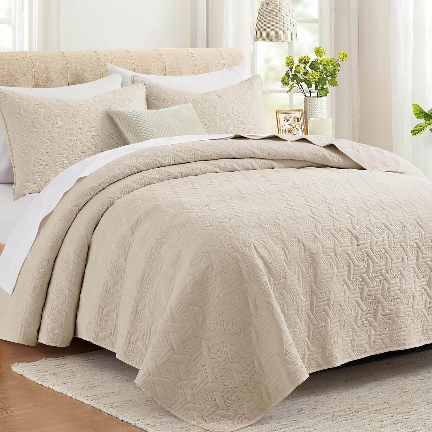 Lavsiry Beige Oversized California King Quilt Set for All Seasons