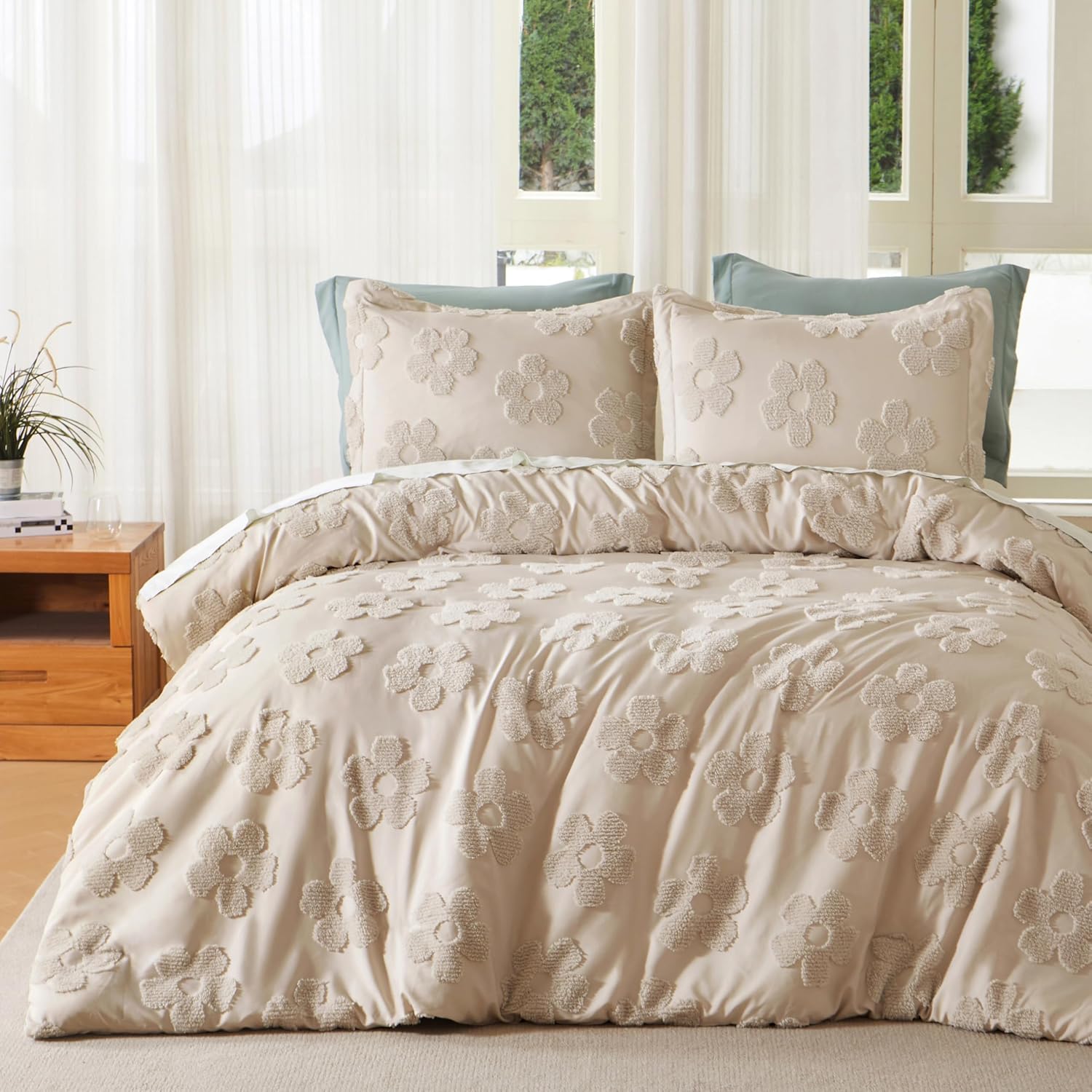 Bohemian Floral Jacquard Tufted Queen Comforter Set for All Seasons