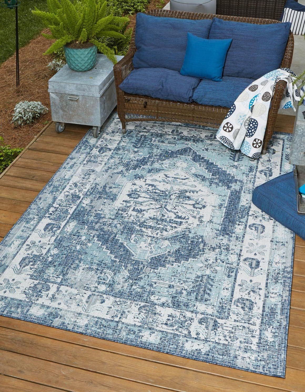 Unique Loom Outdoor Traditional Collection Area Rug - Valeria