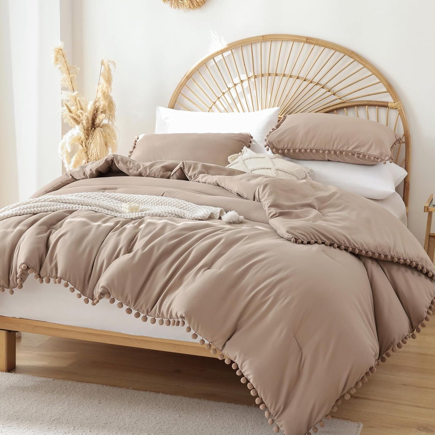 YIRDDEO Queen Comforter Set with Pom Fringe for All Seasons
