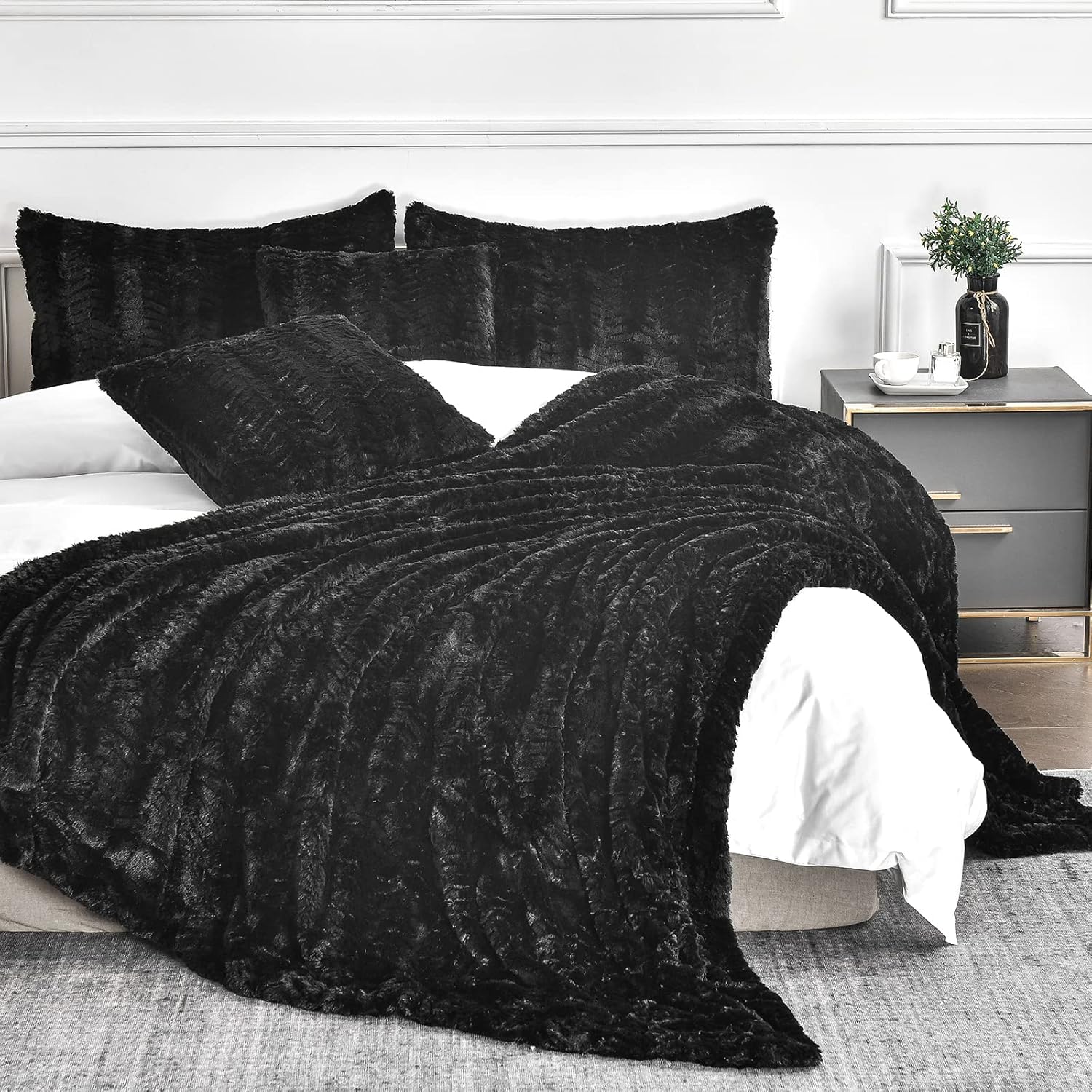 YUSOKI Luxury Faux Fur Twin XL Blanket for Cozy Warmth