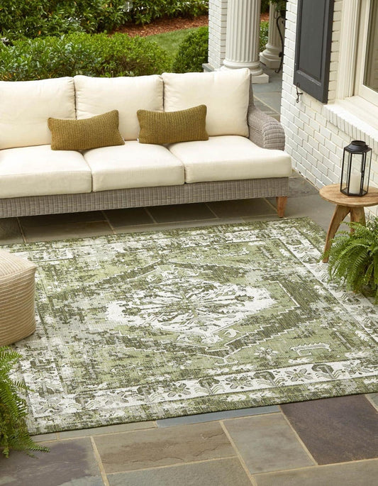 Unique Loom Outdoor Traditional Area Rug - Valeria in Green