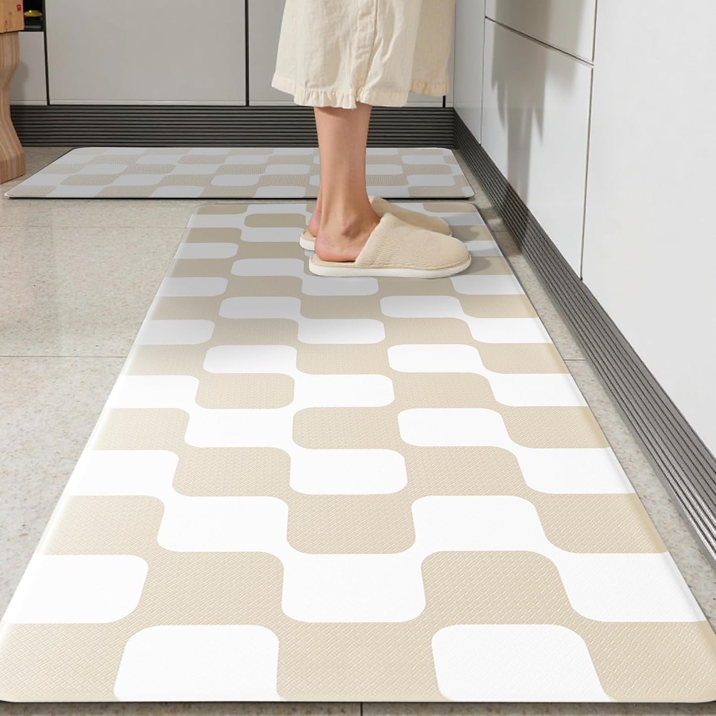 Cream Retro Curvy Checkered Kitchen Rug Set for Comfort