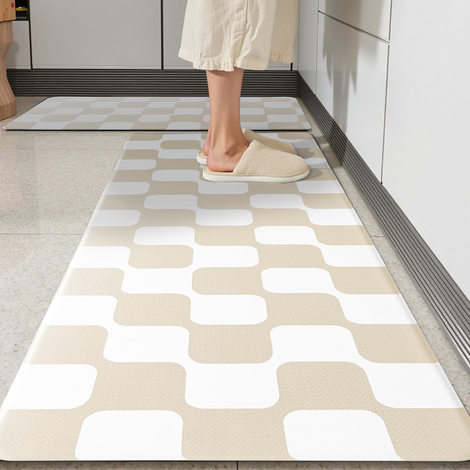 Cream Retro Curvy Checkered Kitchen Rug Set for Comfort