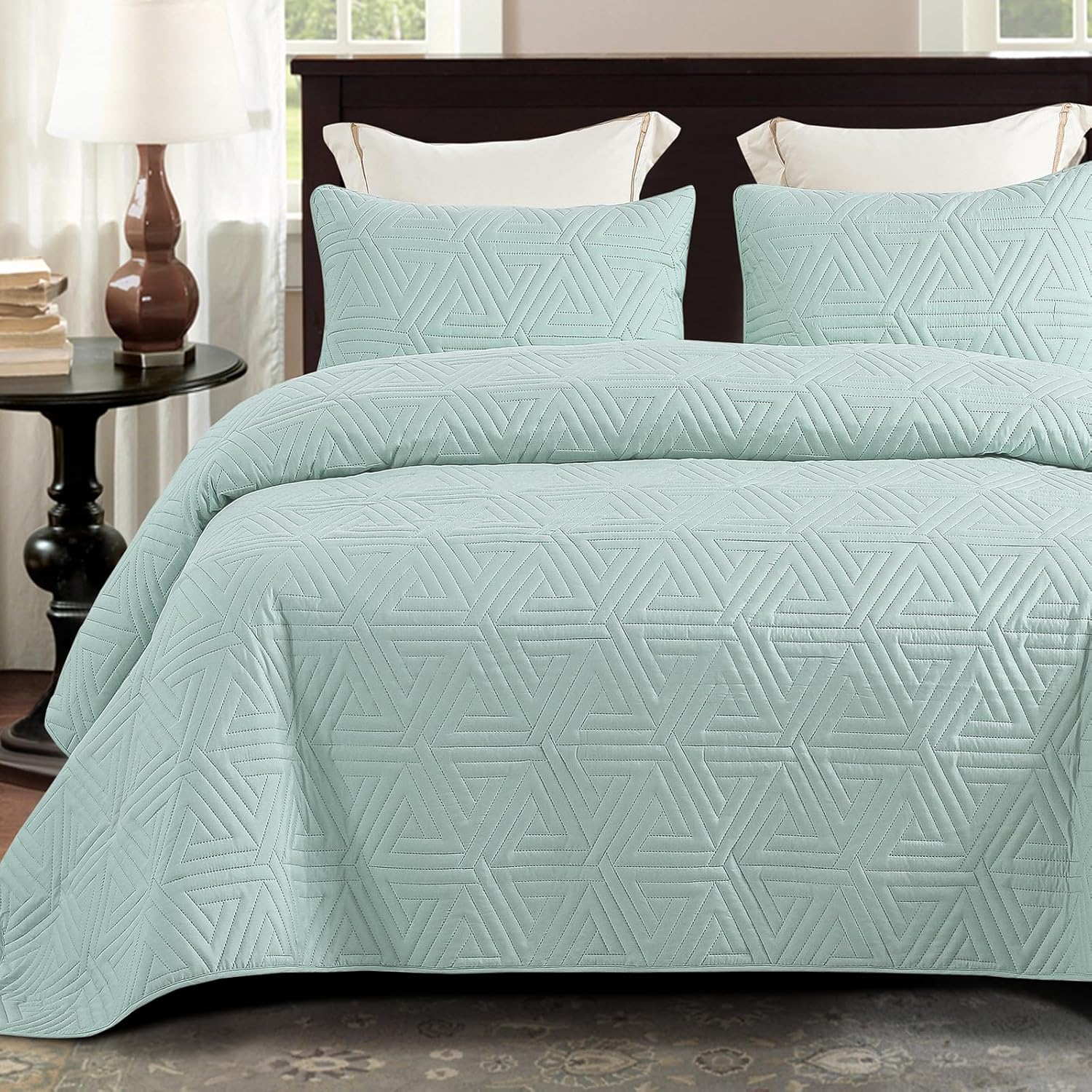 Whale Flotilla Soft King Size Quilt Set for All Seasons