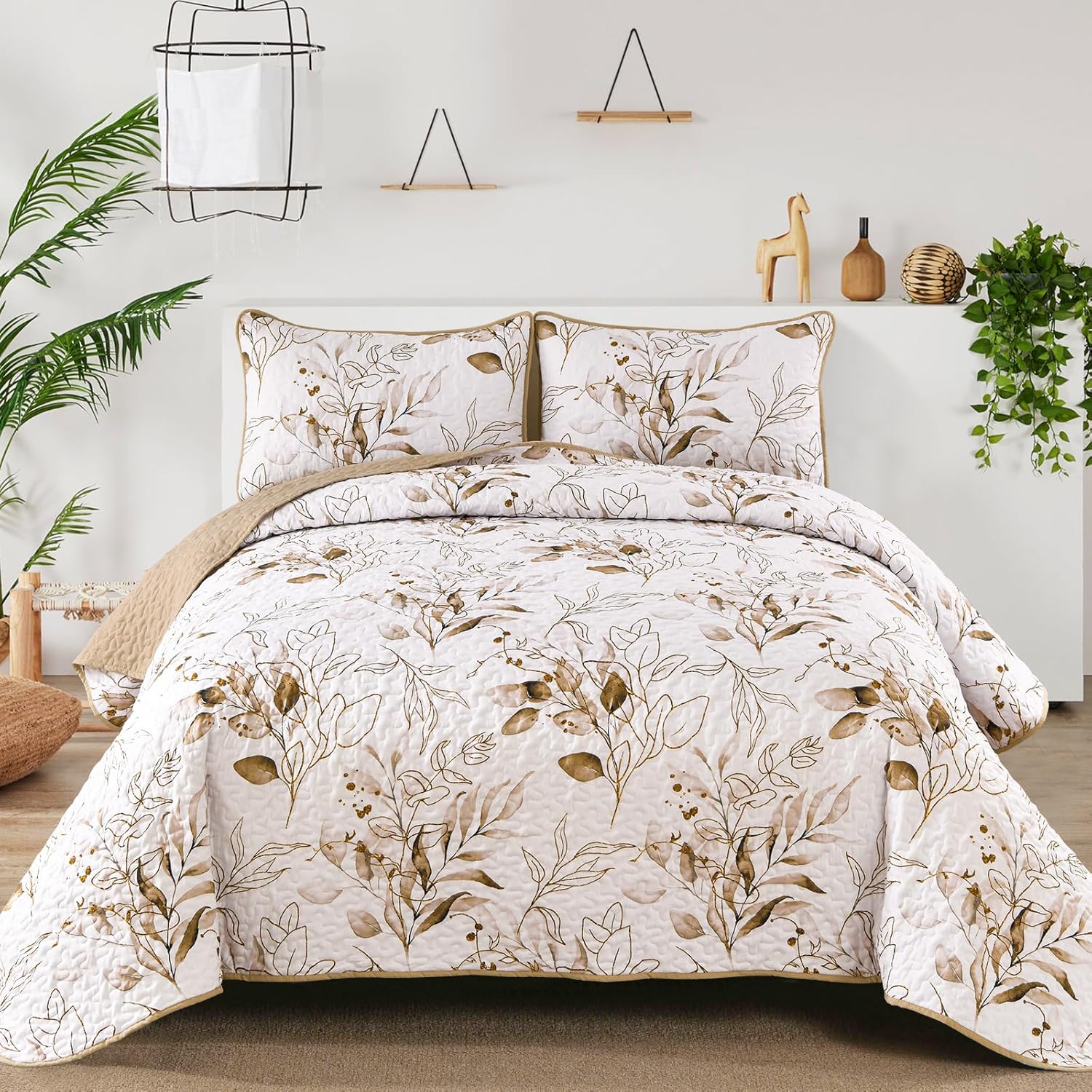 Aninbedding Floral King Quilt Set for Elegant Bedroom Decor