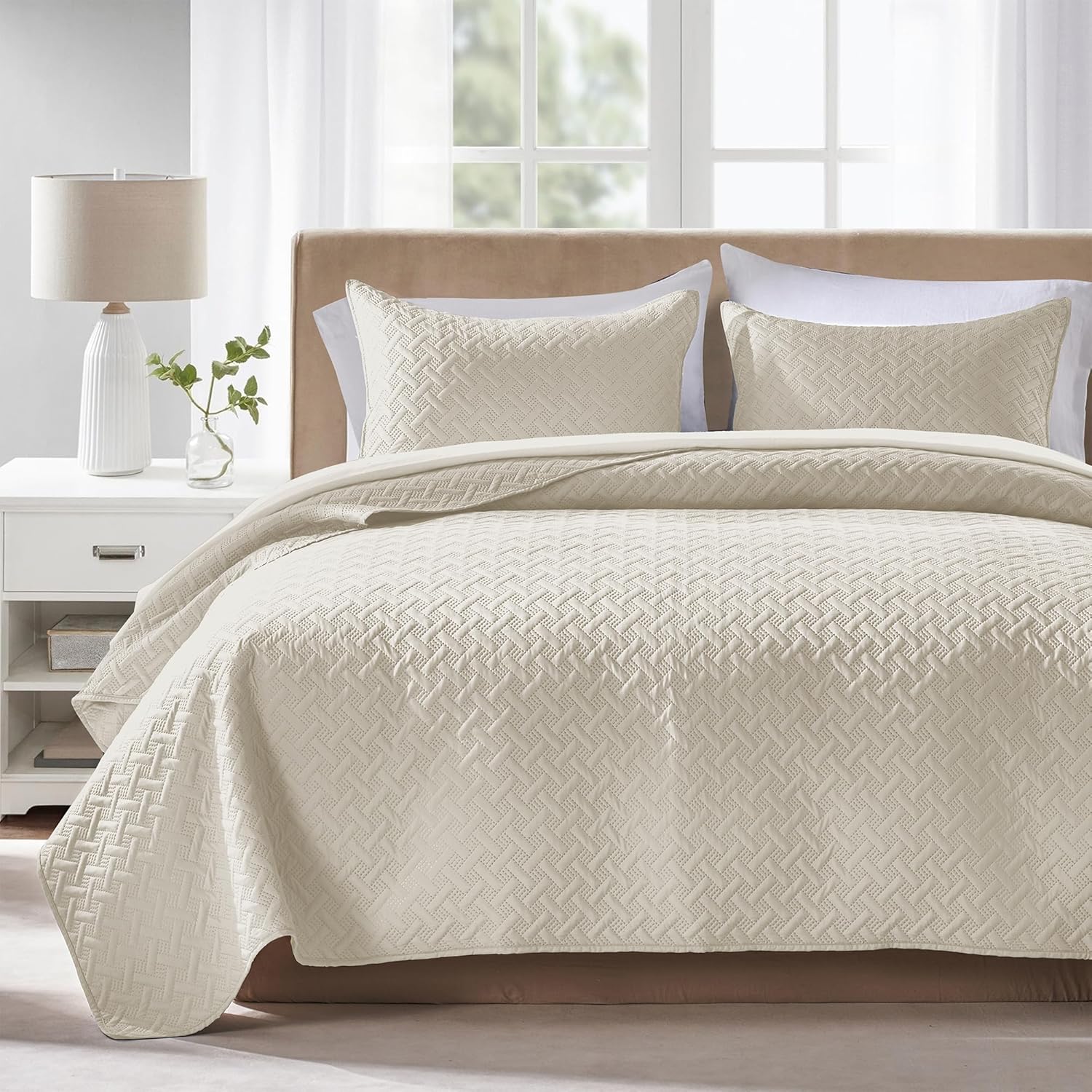 FLYMME Beige King Quilt Bedding Set for All Season Comfort