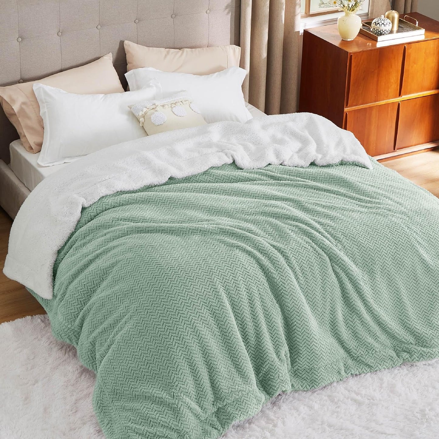 Bedsure Sherpa Fleece Queen Size Blanket for Cozy Winter Nights