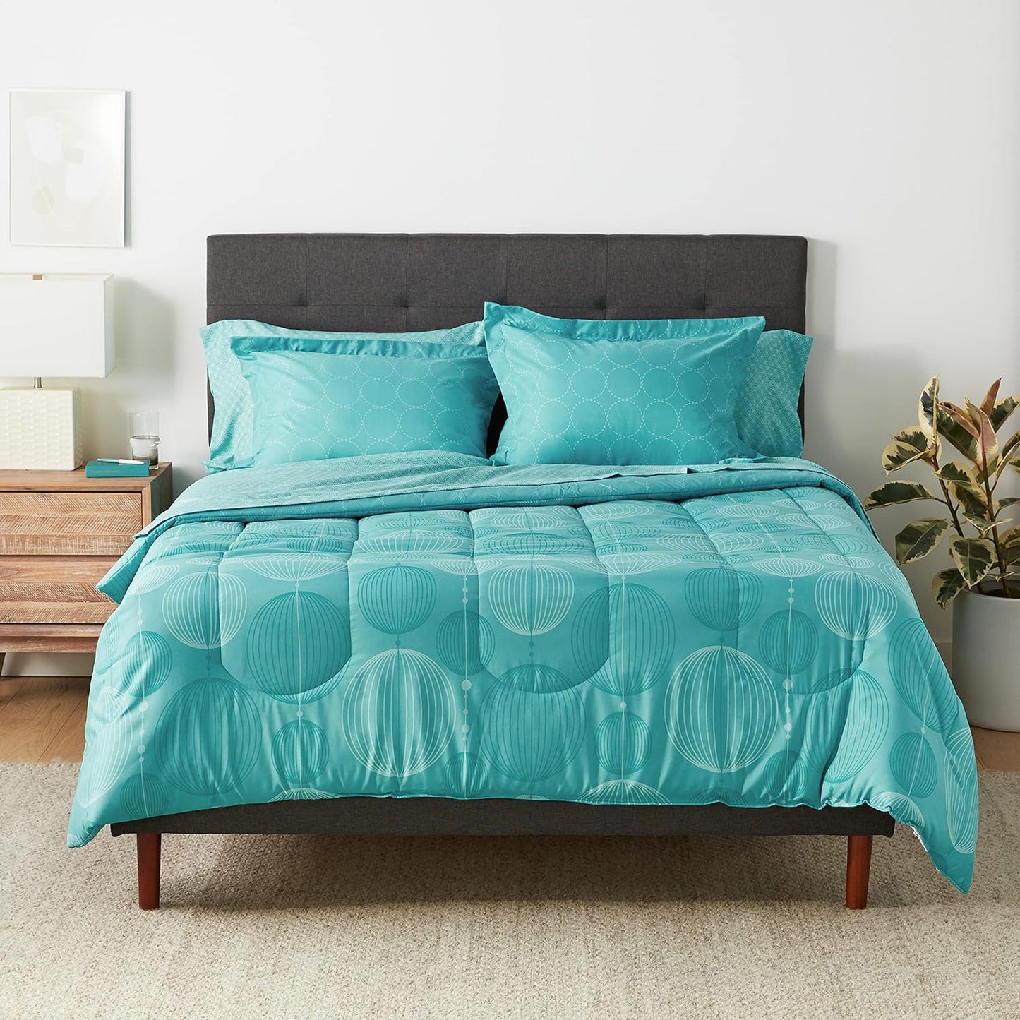 Full/Queen Comforter Set with Geometric Sheets for Cozy Sleep