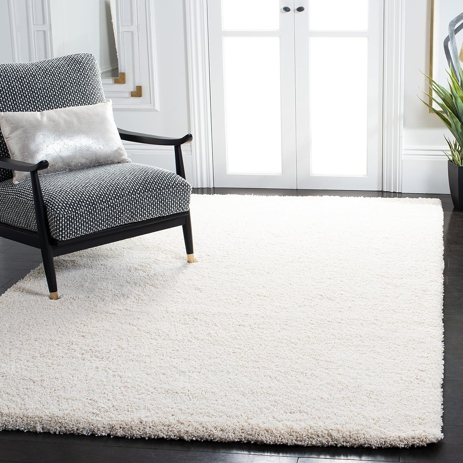 SAFAVIEH Milan Shag Collection Accent Rug - Cozy & Durable