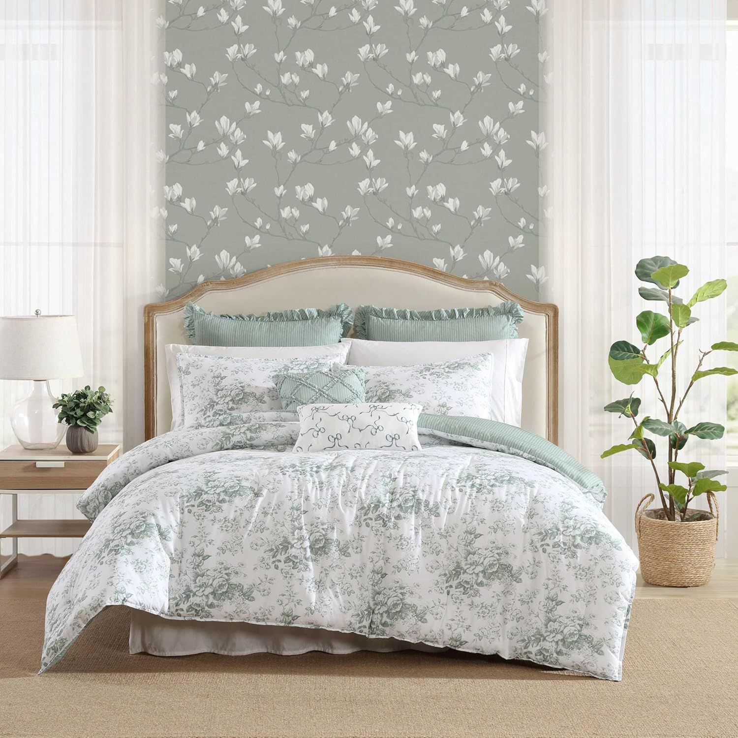 Laura Ashley Full/Queen Comforter Set with Floral Design