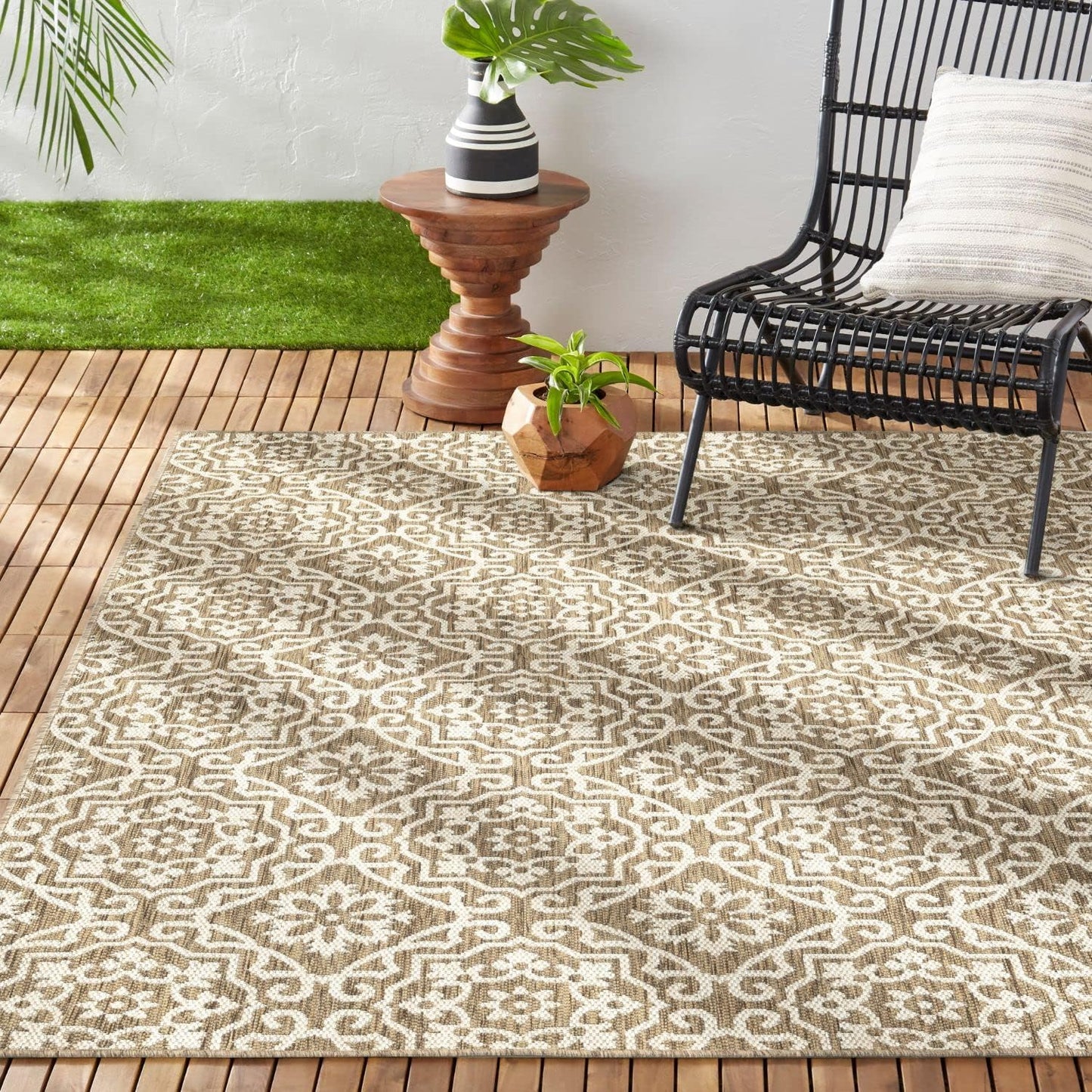 Nicole Miller New York Patio Country Danica Geometric Rug