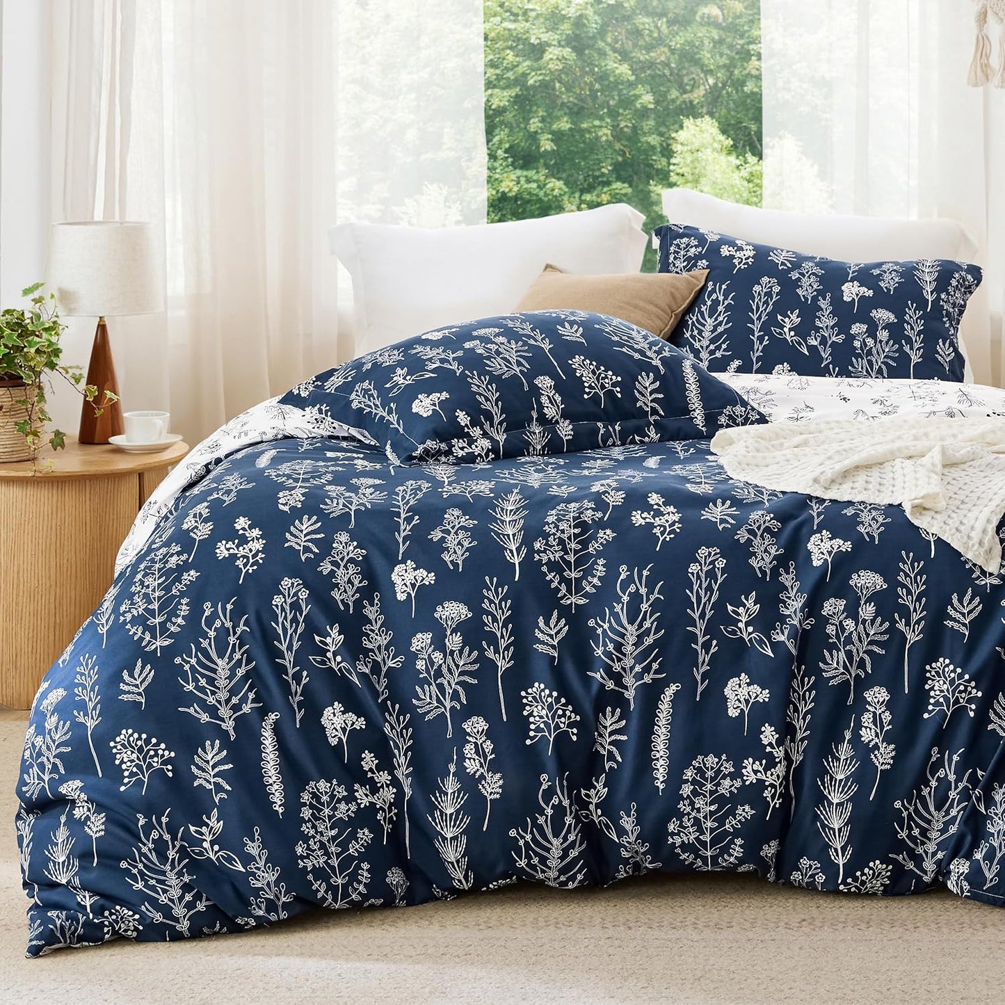 Bedsure King Comforter Set - Navy Floral Bedding for Cozy Nights