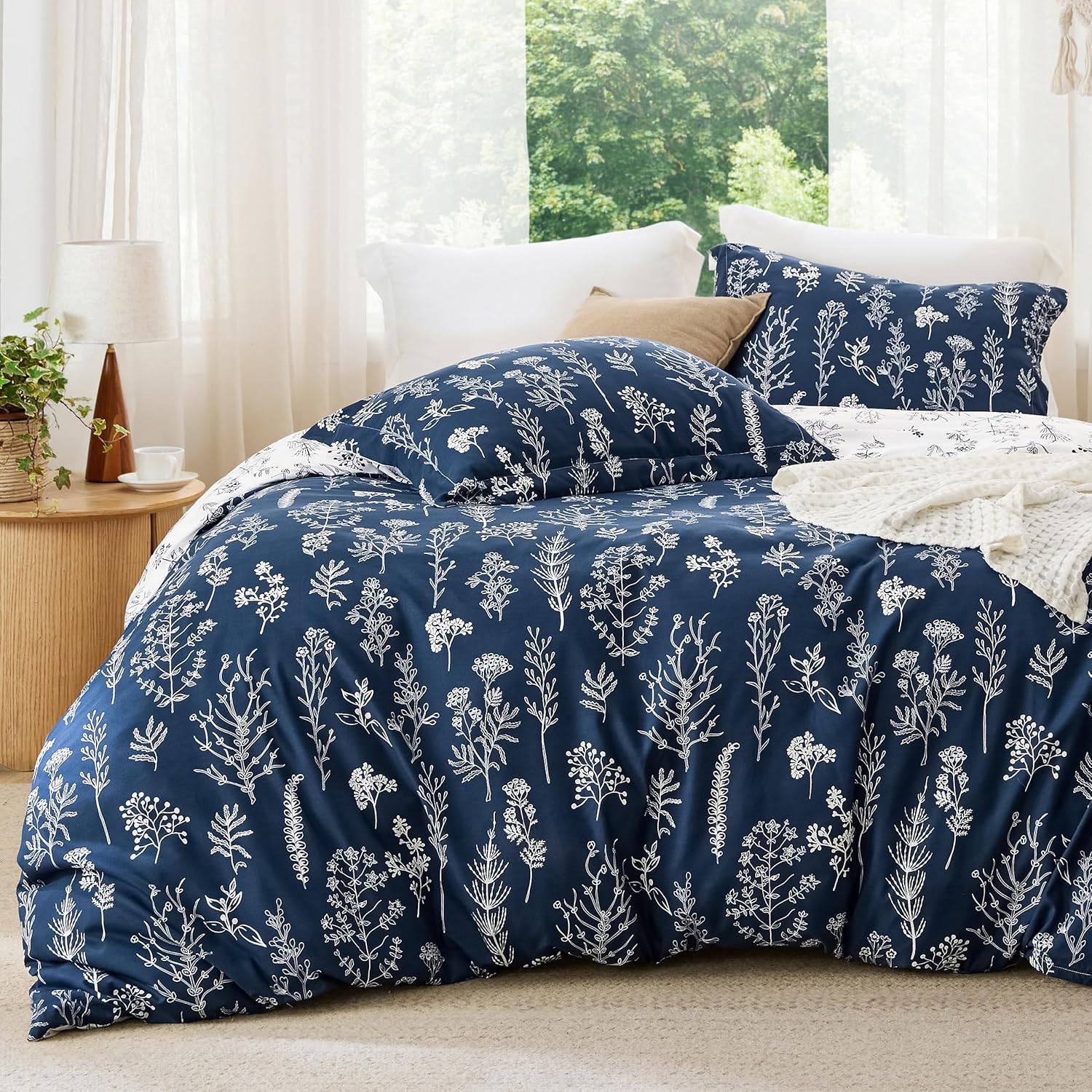Bedsure King Comforter Set - Navy Floral Bedding for Cozy Nights