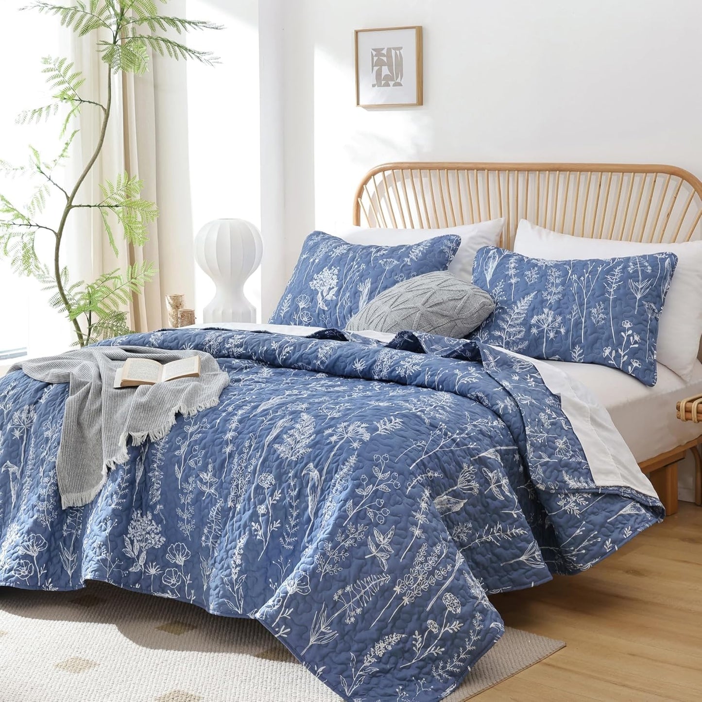 King Size Infinity Blue Quilt Bed Spread with Floral Pattern