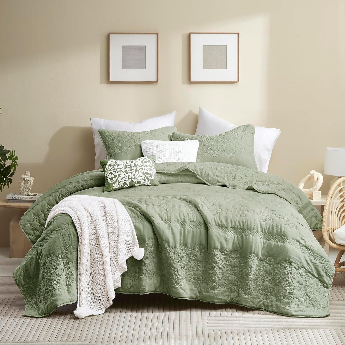 B2EVER Boho Sage Green Quilt California King Size Bedding Set