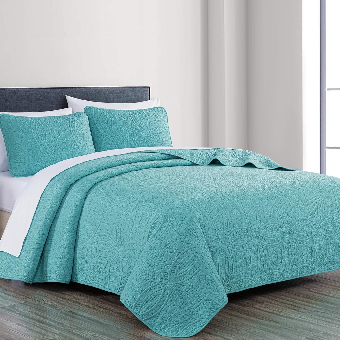 Oversized Bedspread Coverlet Set for Queen Size Beds in Turquoise