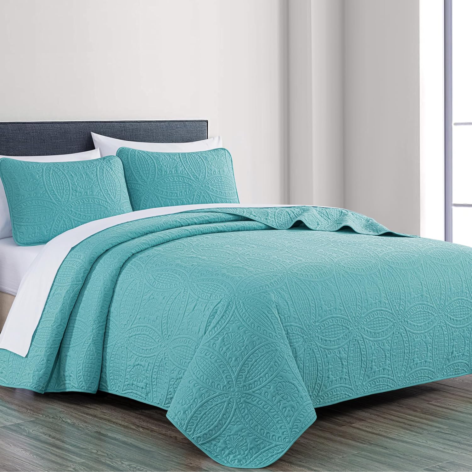 Oversized Bedspread Coverlet Set for Queen Size Beds in Turquoise