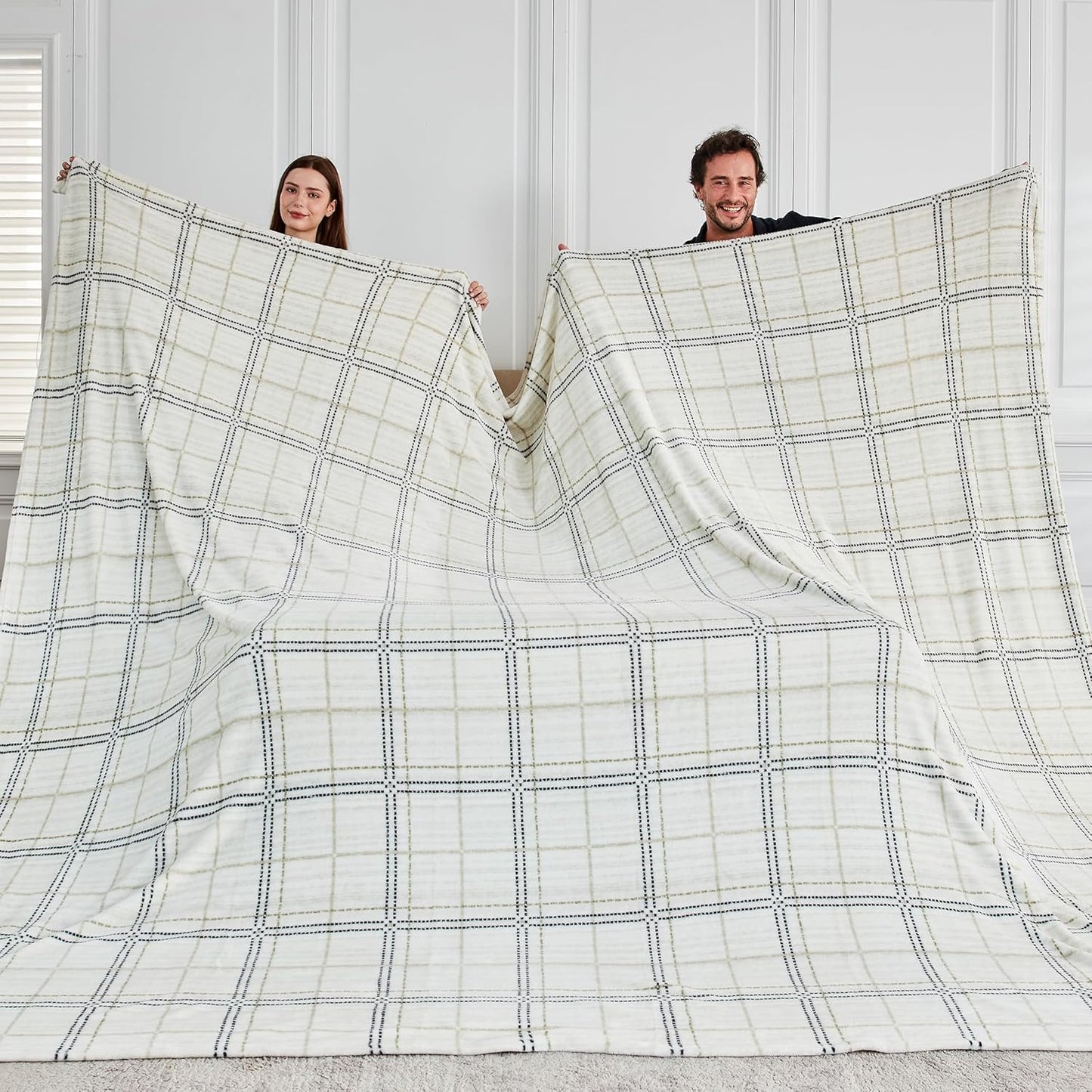 Soft Cozy 120x120 Inches Seamless Oversized King Fleece Blanket
