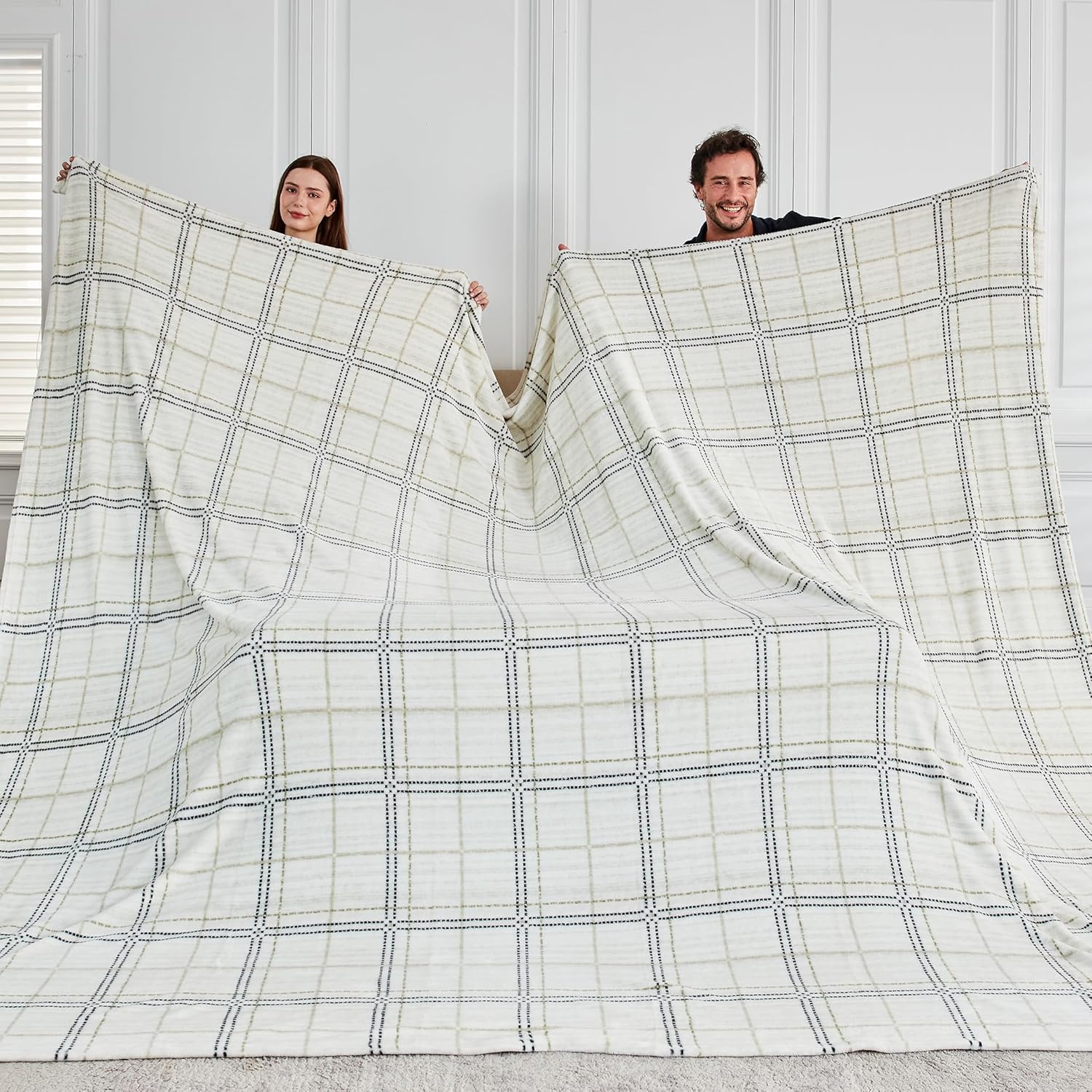 Soft Cozy 120x120 Inches Seamless Oversized King Fleece Blanket
