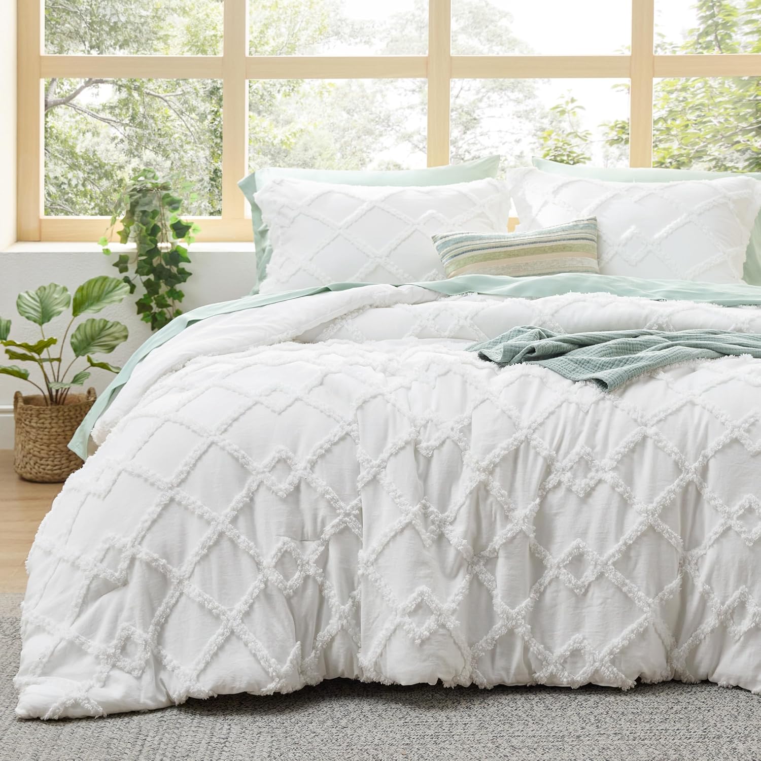 Boho Comforter Set Queen - White Tufted Bedding for All Seasons