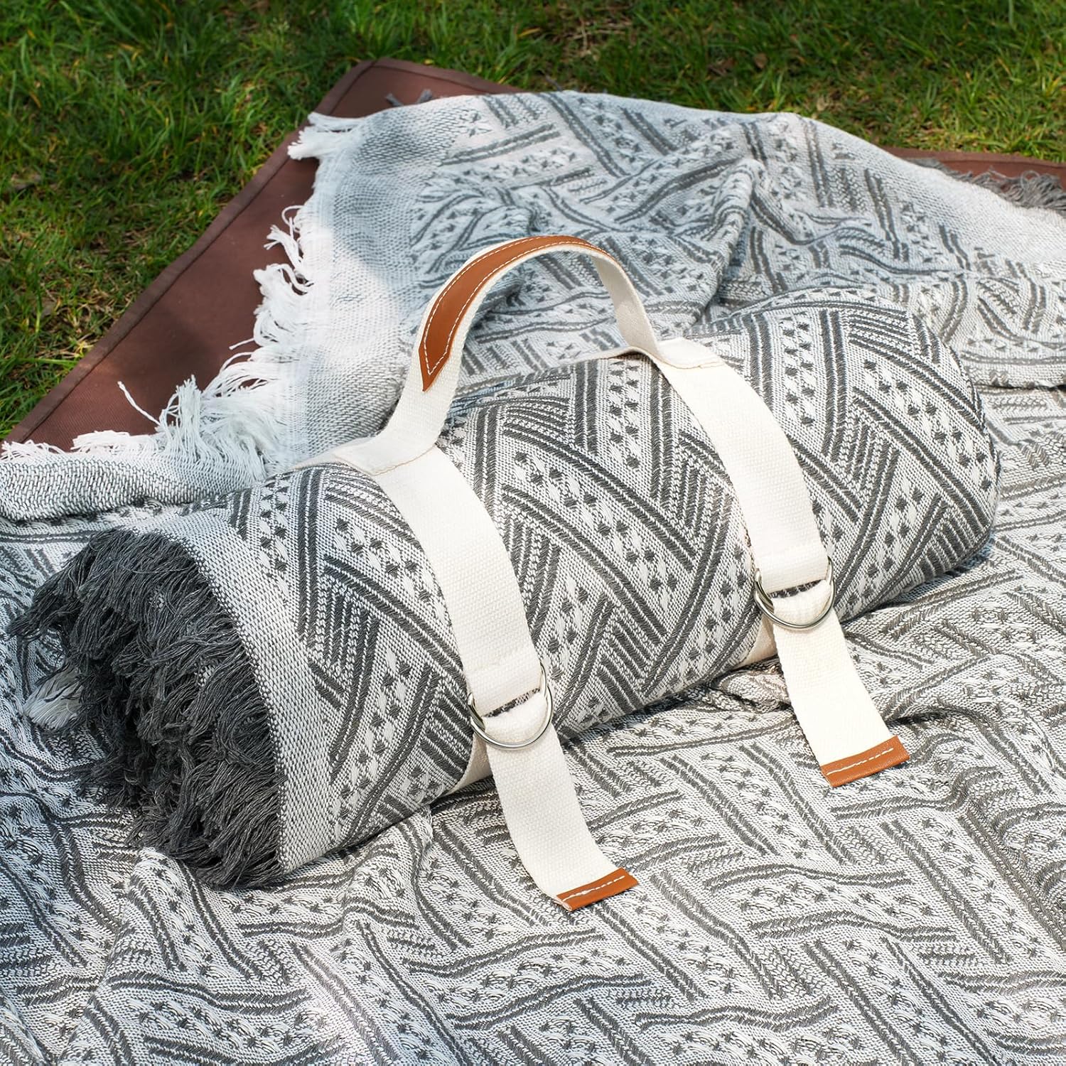2 in 1 Extra Large Waterproof Outdoor Beach Blanket for Picnics