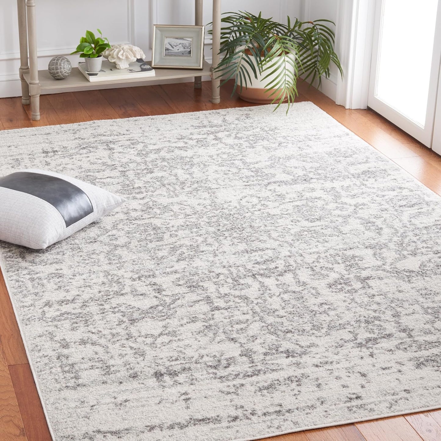 SAFAVIEH Madison Collection Area Rug - Stylish & Durable Design