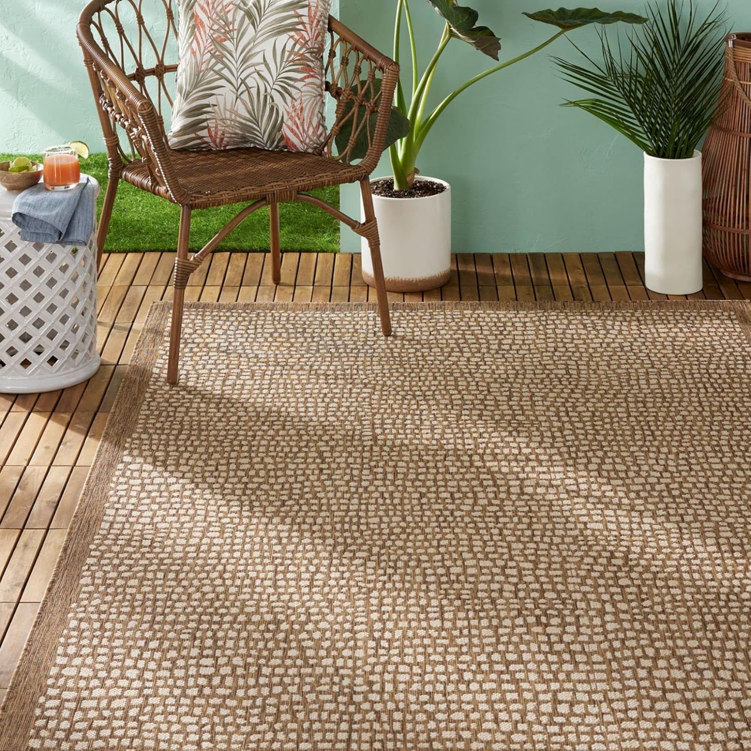 Tommy Bahama Marlin Indoor/Outdoor Area Rug for Versatile Spaces