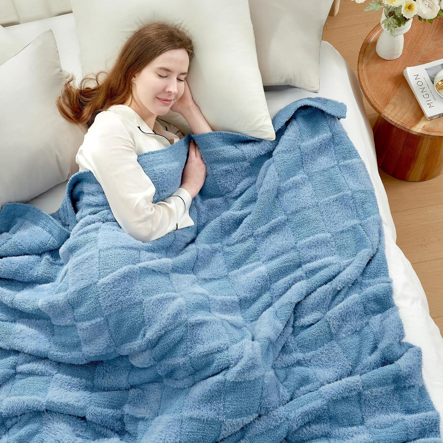 Snuggle Sac Faux Fur Checkered Blanket Twin Size for Cozy Comfort