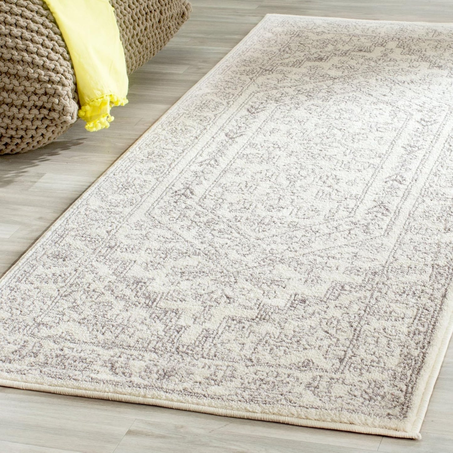 SAFAVIEH Adirondack Collection Runner Rug - Stylish & Durable