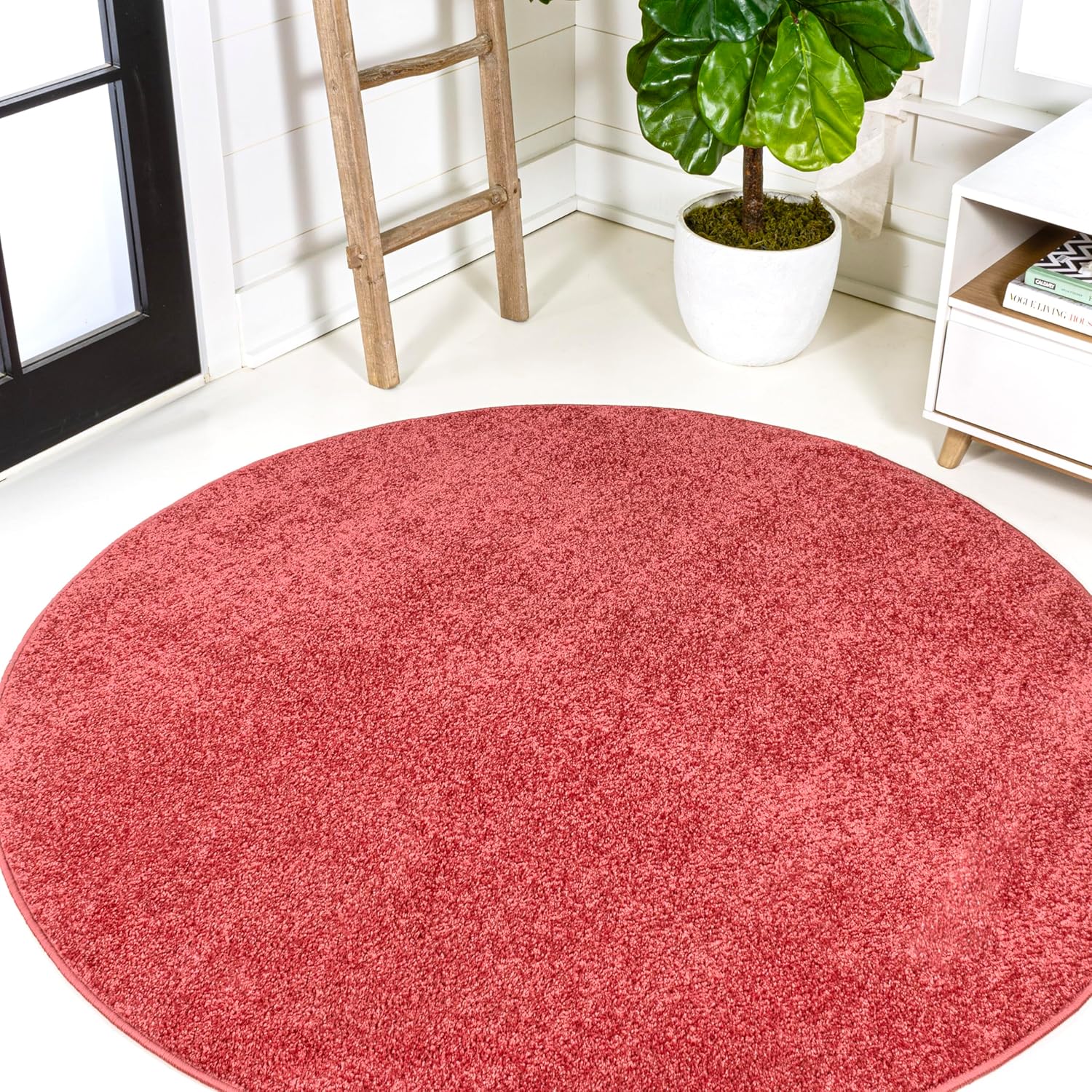 Haze Solid Low-Pile Red 8ft Round Indoor Area Rug for Home