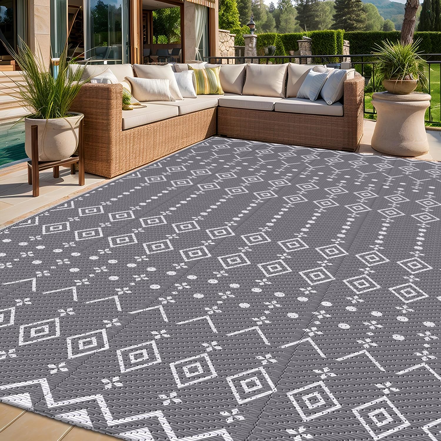 StepRite 6 x 9 Reversible Outdoor Rug for Modern Spaces