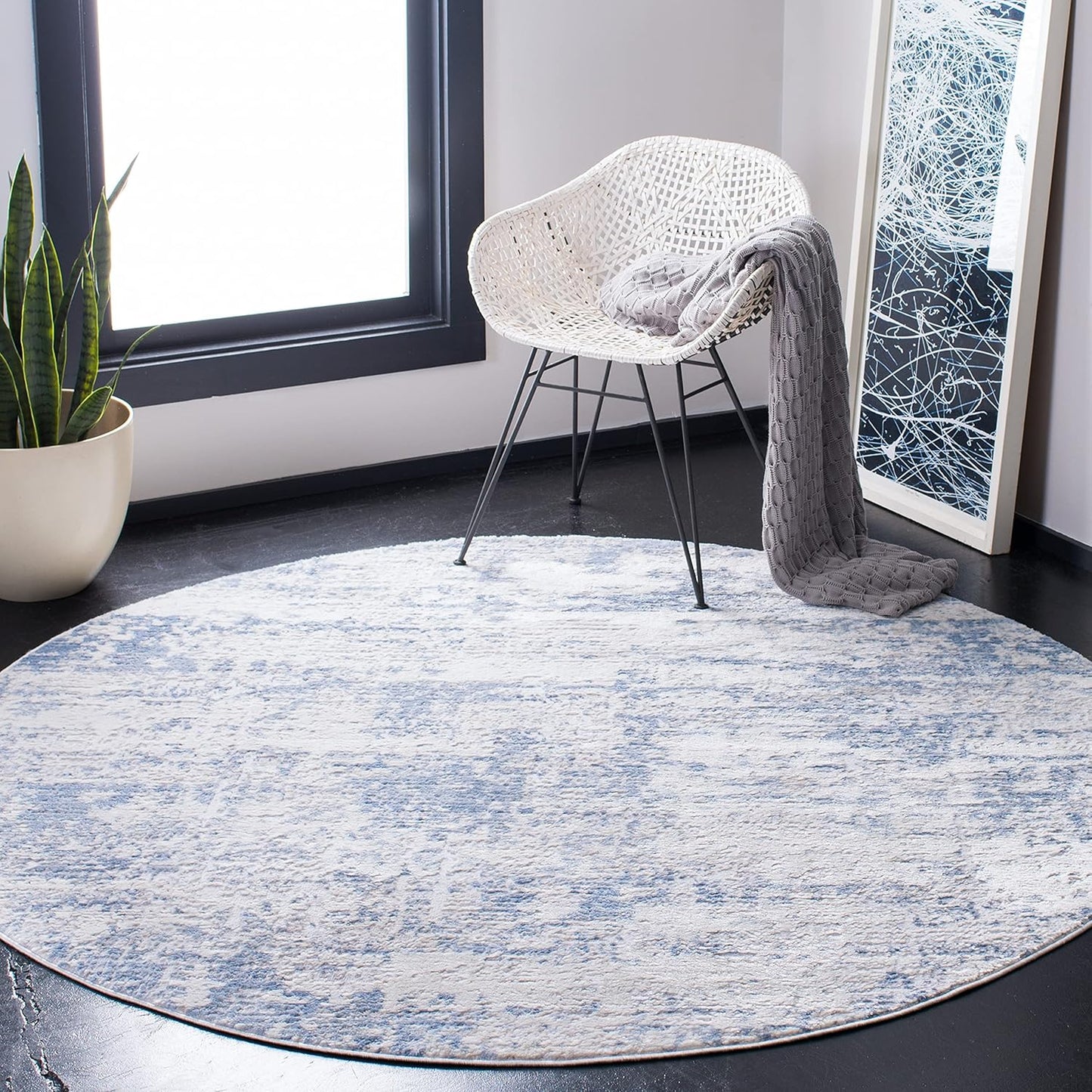 SAFAVIEH Amelia Collection Area Rug - Modern Abstract Design