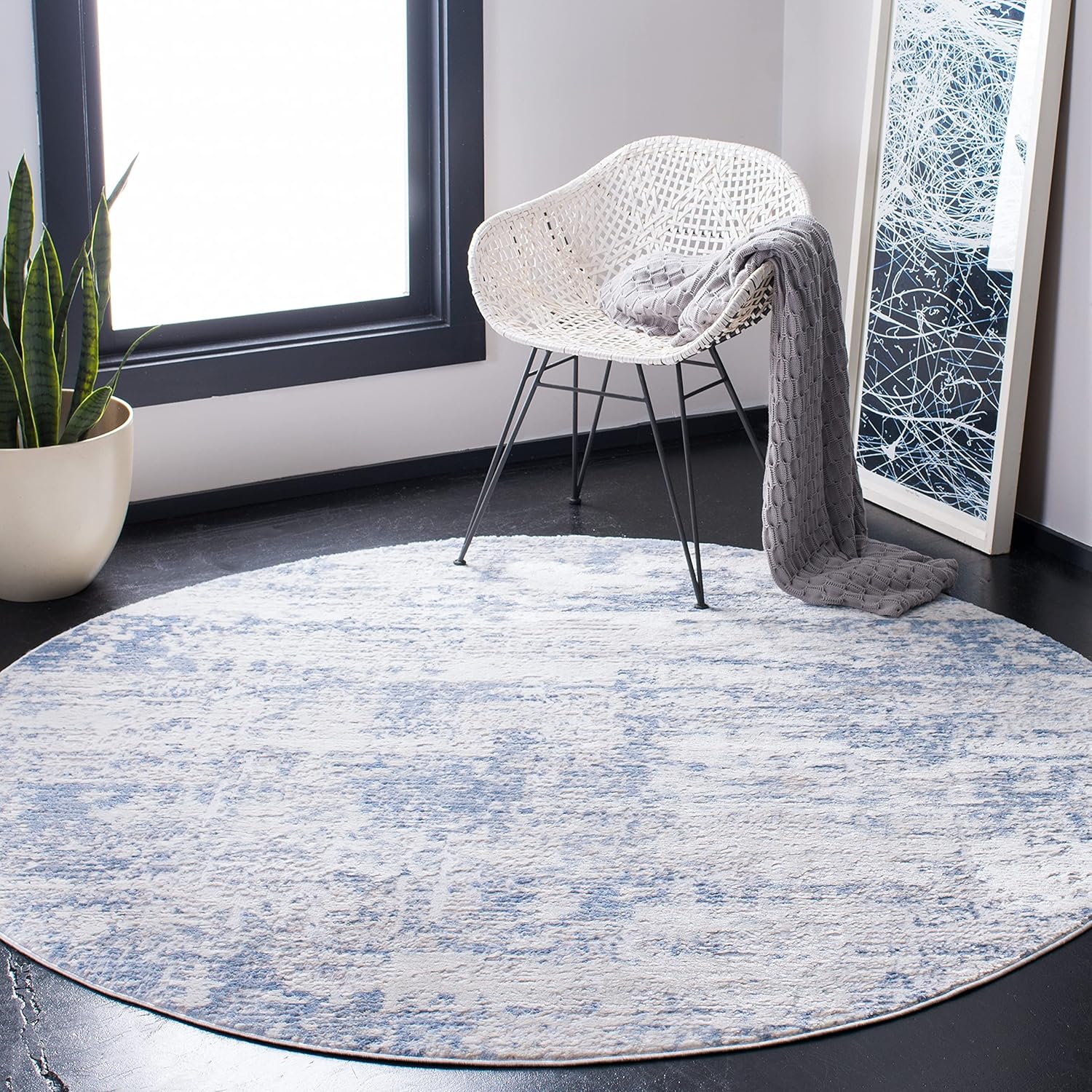 SAFAVIEH Amelia Collection Area Rug - Modern Abstract Design
