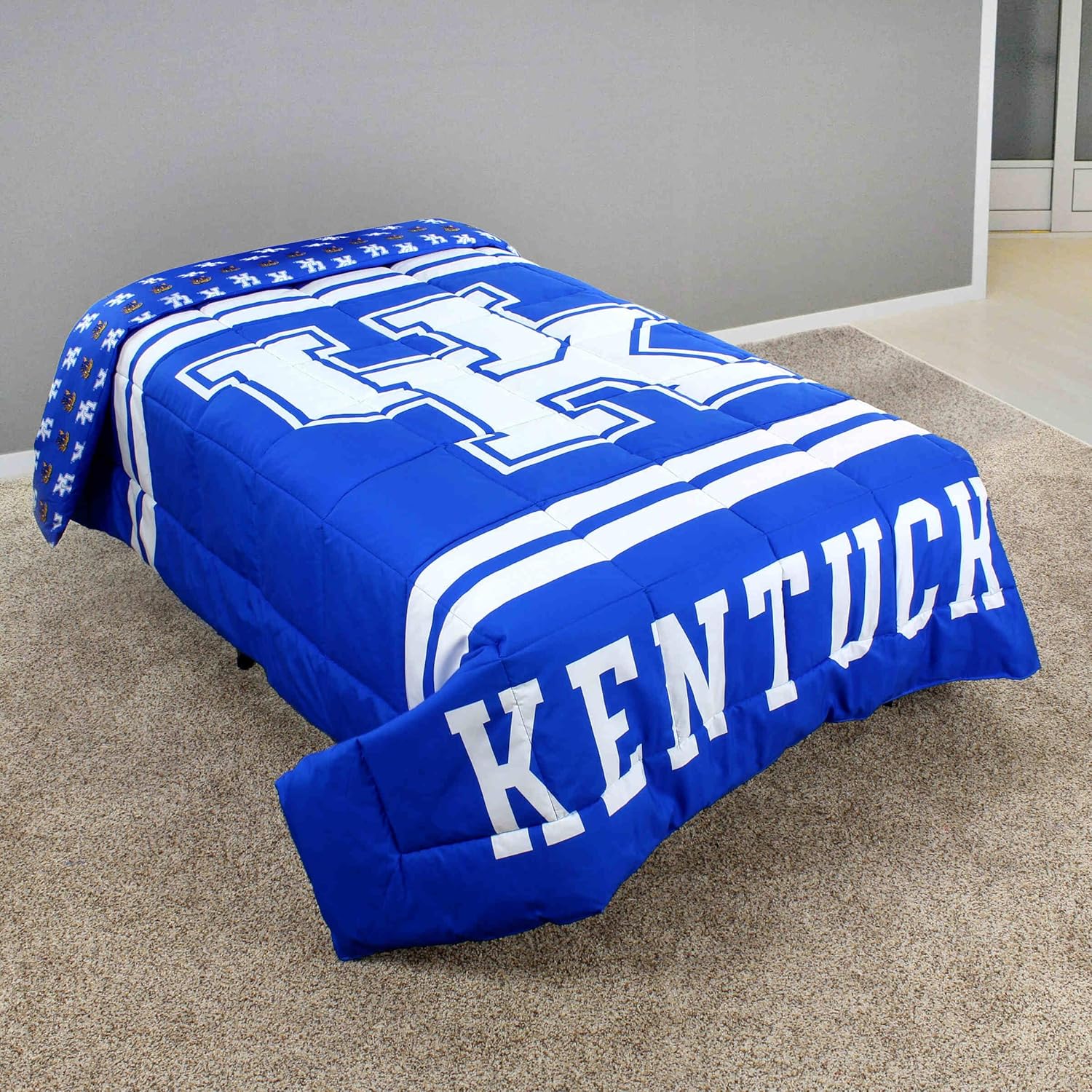 Everything Comfy Kentucky Wildcats Reversible Big Logo Comforter