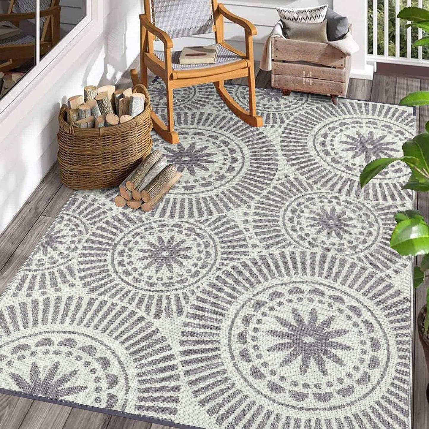 Ileading Reversible Plastic Outdoor Rug for Modern Patios
