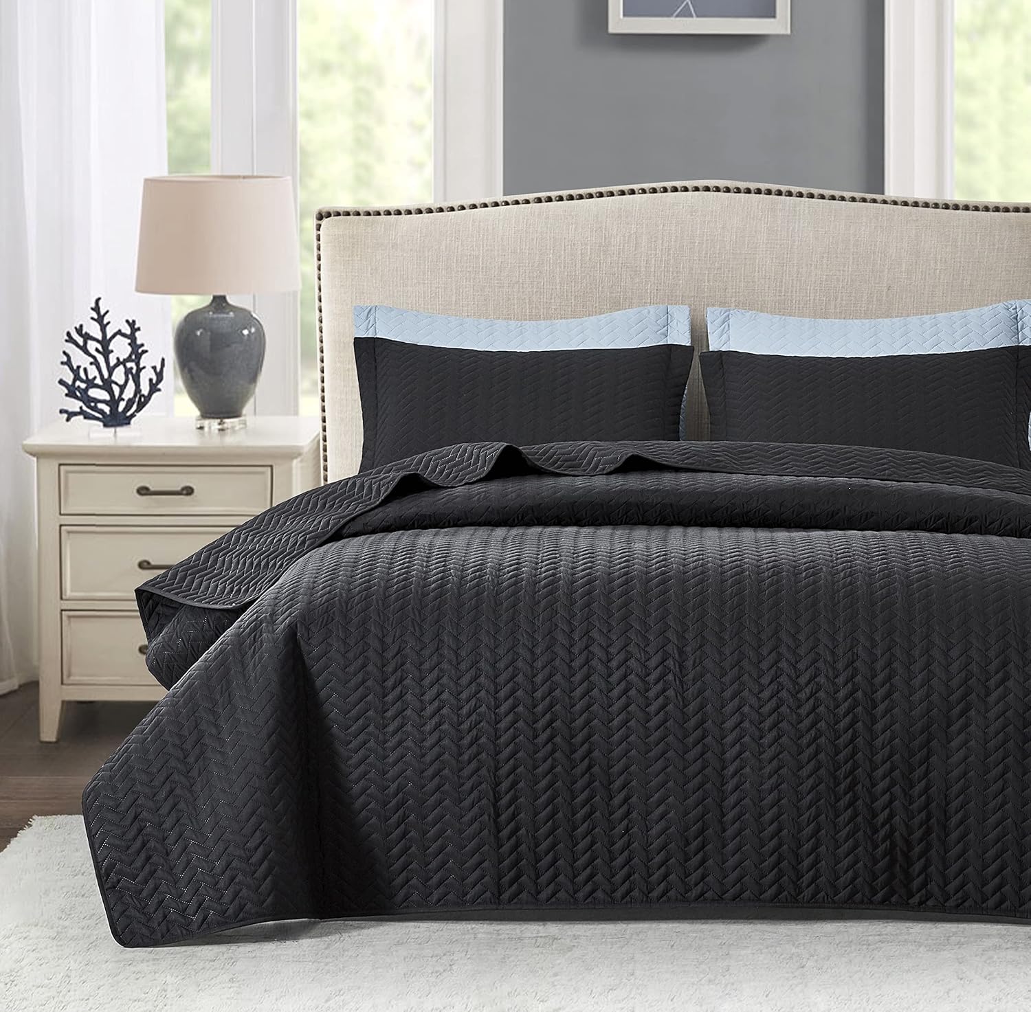 Lightweight Black Quilt Set King Size for All Season Comfort