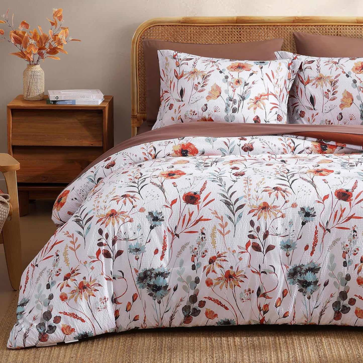 CASAAGUSTO Queen Comforter Set with Floral Design for Cozy Vibe