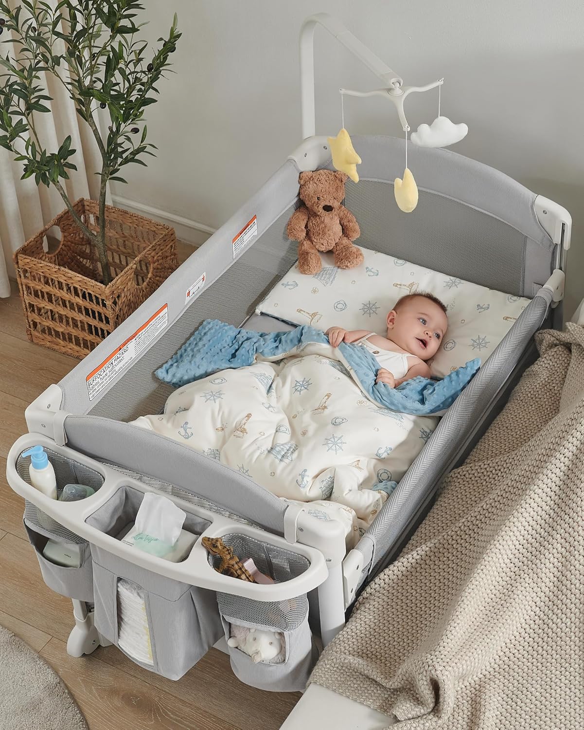 4 in 1 Baby Bassinet Bedside Sleeper with Changing Station