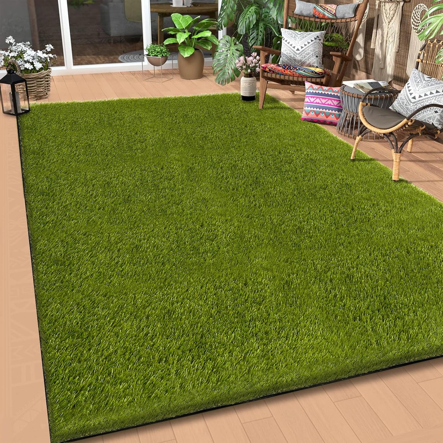 Realistic Artificial Grass Outdoor Rug for Dogs and Gardens