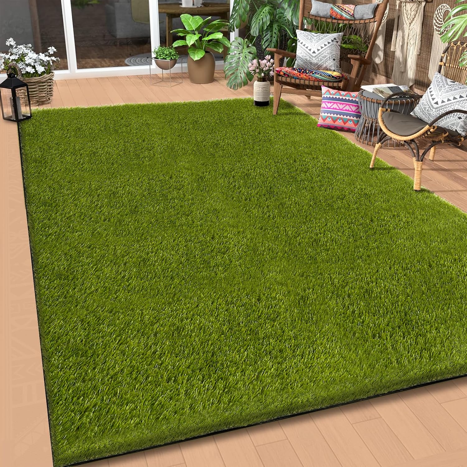 Realistic Artificial Grass Outdoor Rug for Dogs and Gardens