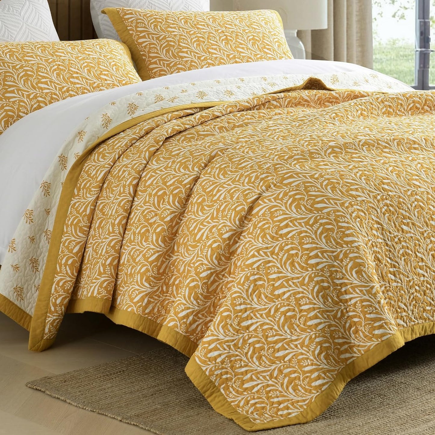 SahSahCasa King Size Quilt Set - Chic Botanical Pattern Bedding