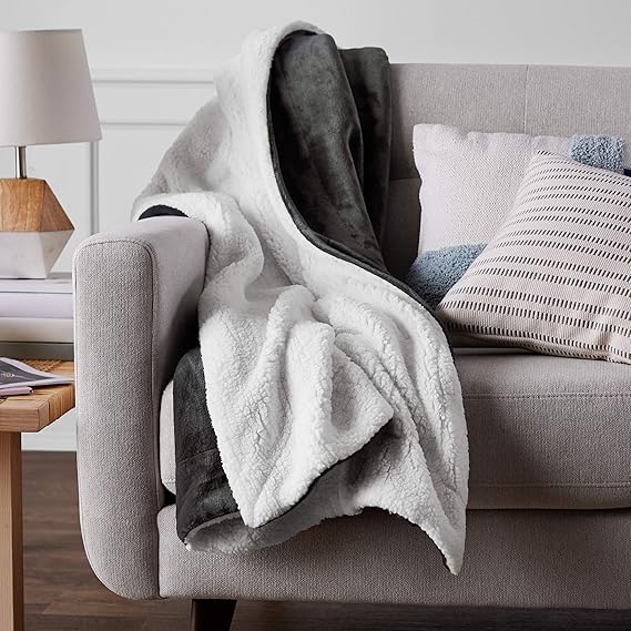 Ultra-Soft Micromink Sherpa Blanket for Cozy Comfort